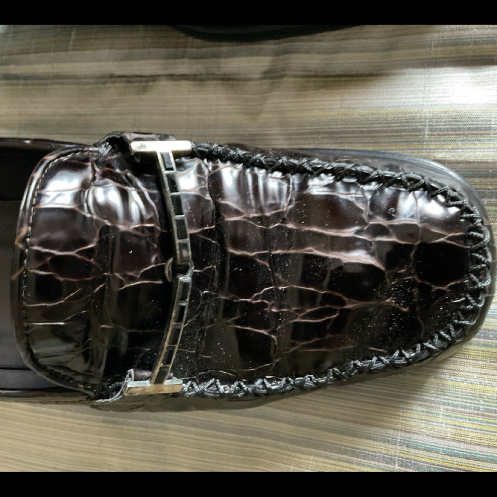 Stuart Weitzman patent croc loafer. Leather. Strip of black stones on top - Picture 2 of 6